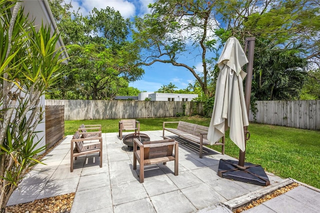 view of patio featuring a fire pit