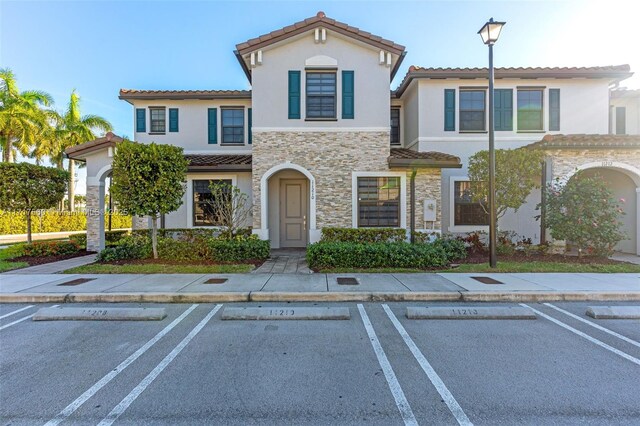 view of mediterranean / spanish-style home