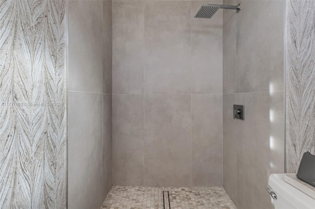 bathroom featuring toilet and tiled shower