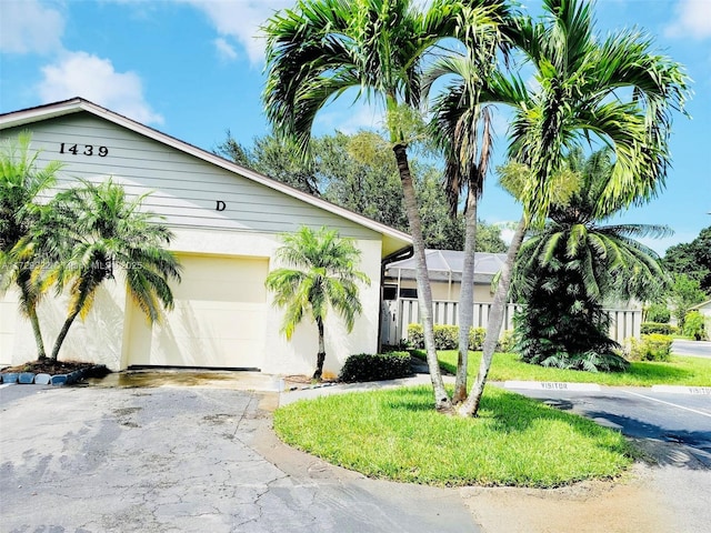 view of front facade featuring a garage