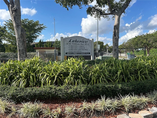 view of community / neighborhood sign