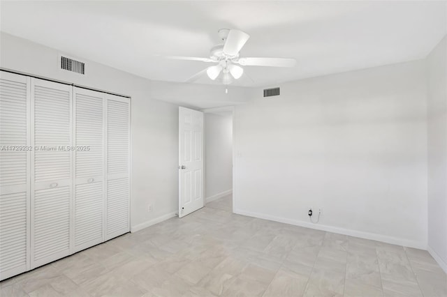 unfurnished bedroom featuring ceiling fan and a closet