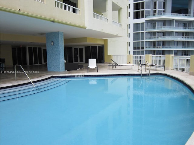 view of swimming pool