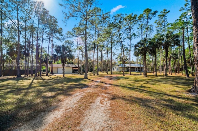 view of yard featuring an outdoor structure and a garage