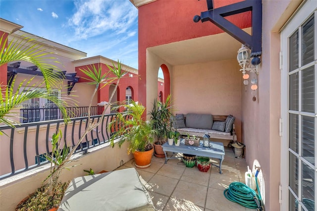 1033 NE 17th Way Unit 704, Fort Lauderdale, FL 33304 - balcony featuring an outdoor living space