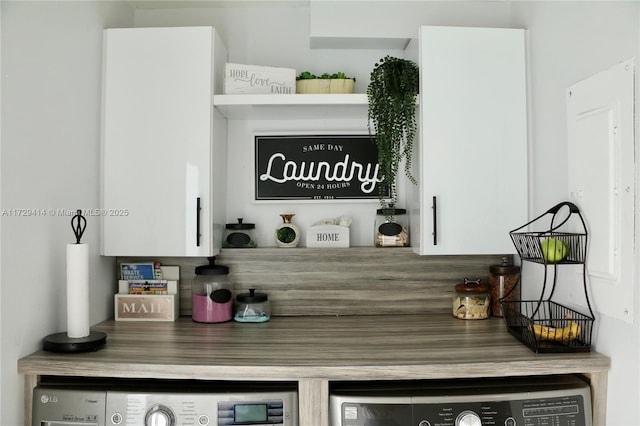 bar featuring washer / clothes dryer