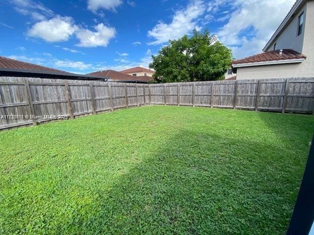 view of yard featuring a fenced backyard