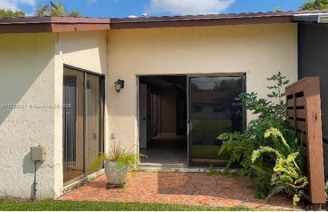 entrance to property featuring a patio area