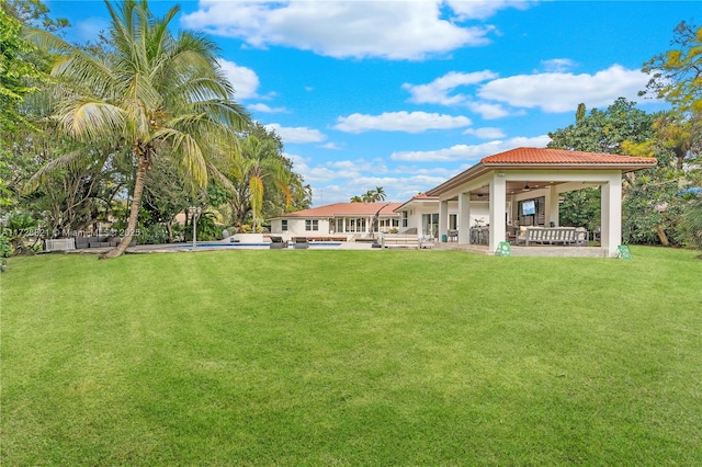 view of yard with ceiling fan and a patio area