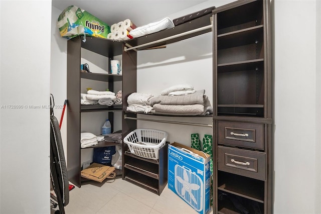 walk in closet with light tile patterned flooring