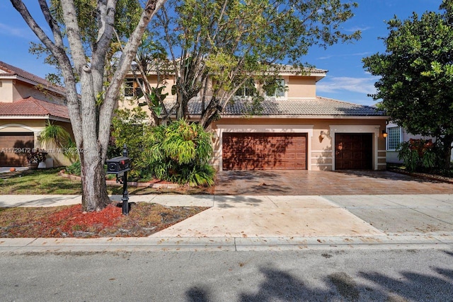 view of front facade featuring a garage