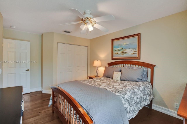 bedroom featuring ceiling fan, dark hardwood / wood-style floors, and a closet