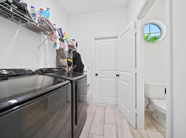 washroom featuring washing machine and clothes dryer