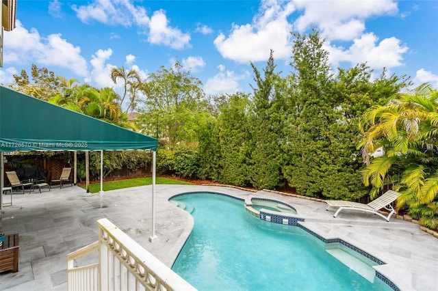 view of swimming pool with an in ground hot tub and a patio area