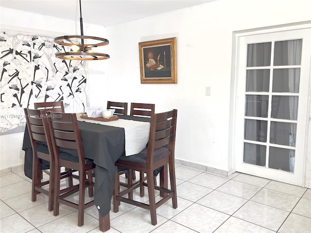 dining space with a notable chandelier