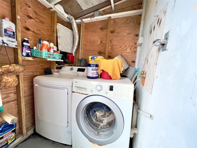 washroom with washing machine and dryer