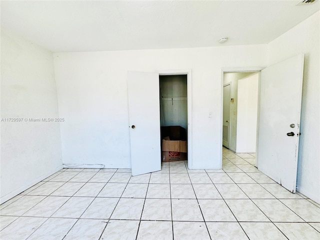 unfurnished bedroom featuring a closet