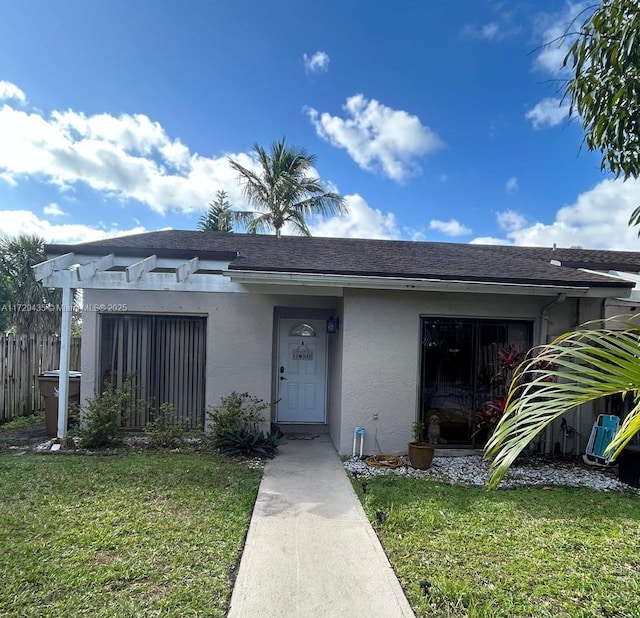 view of front of property with a front lawn