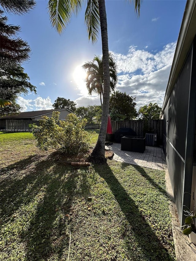 view of yard featuring a patio