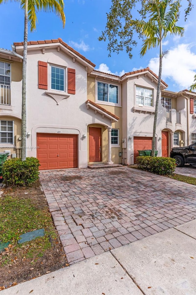 view of front of home featuring a garage