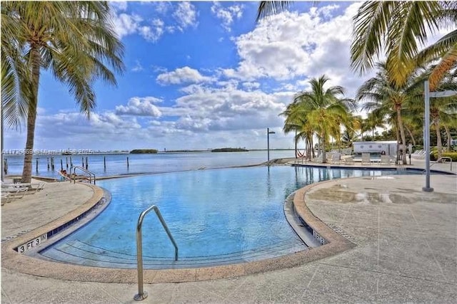 view of pool featuring a water view