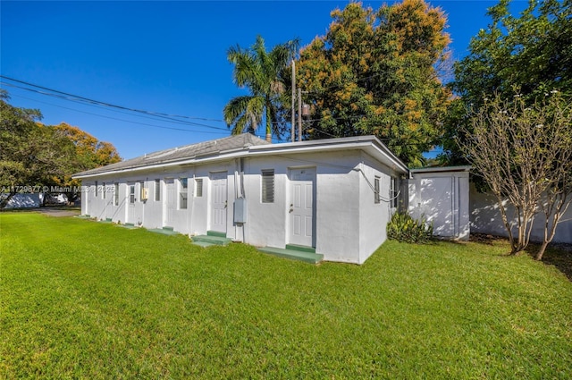 back of house featuring a yard