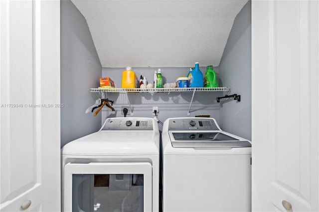 laundry room with a textured ceiling and independent washer and dryer