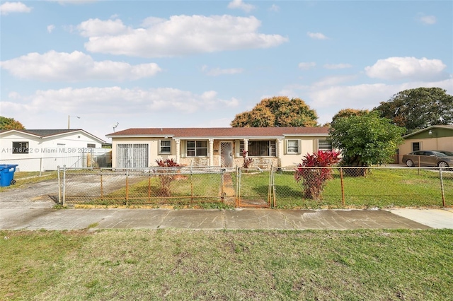 single story home featuring a front yard