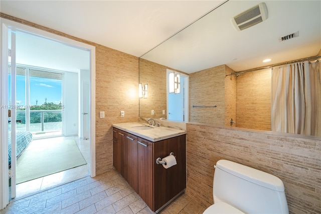 bathroom with toilet, a shower with shower curtain, and vanity