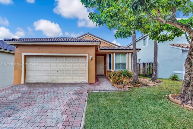 view of front of house featuring a garage and a front yard