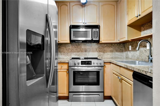 kitchen with open shelves, a sink, decorative backsplash, stainless steel appliances, and light countertops