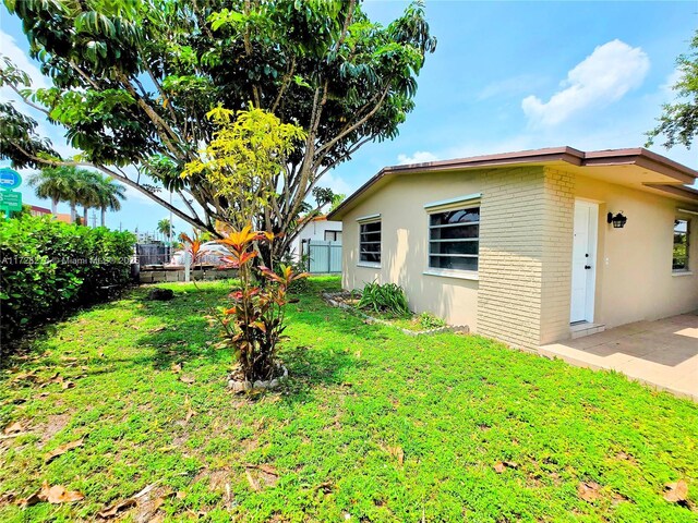 7200 NW 4th St, Miami, FL 33126 - view of yard