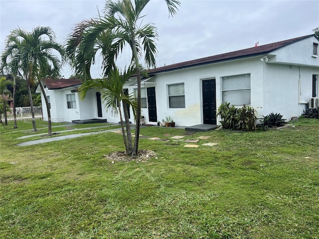 single story home with a front lawn