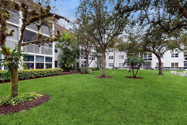 1501 S Ocean Blvd Unit 301, Lauderdale By The Sea, FL 33062 - surrounding community featuring a lawn and a residential view