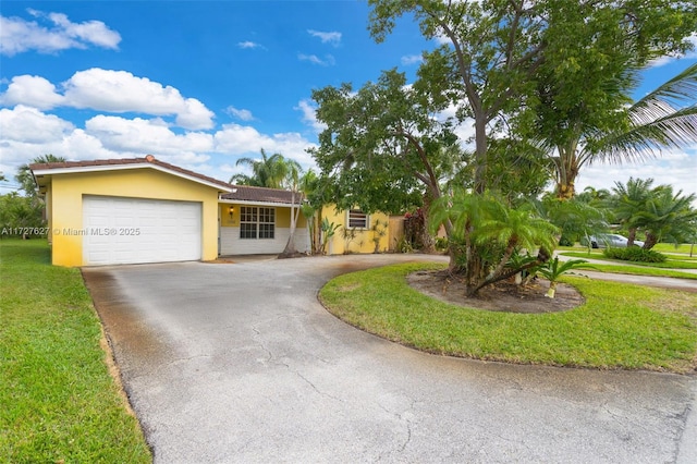 view of front of house featuring a garage and a front yard