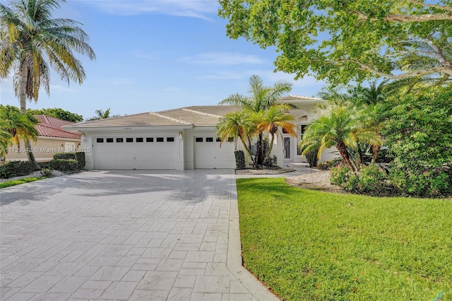 view of front facade featuring a garage and a front lawn