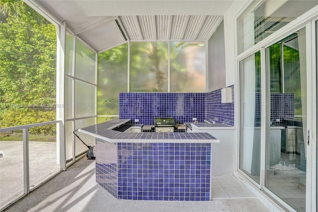 sunroom / solarium with a jacuzzi