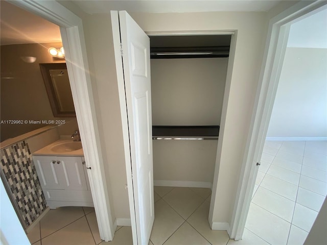 closet with sink