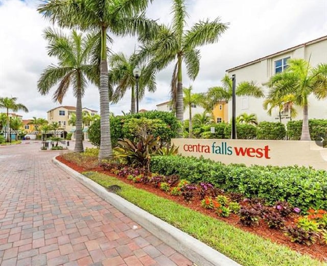 view of community / neighborhood sign