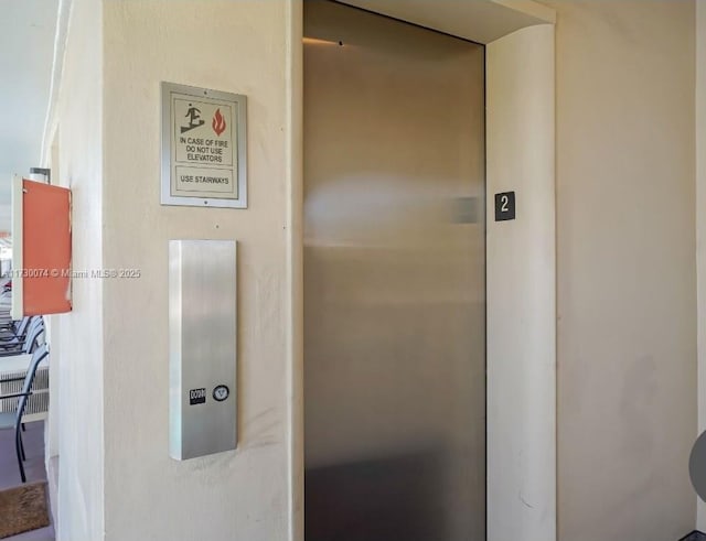 room details with elevator