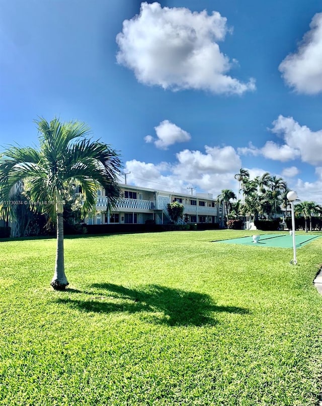 view of property's community featuring a yard