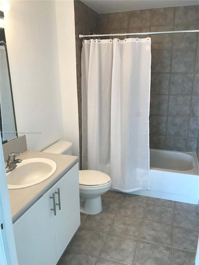 full bathroom featuring vanity, toilet, and shower / bath combo with shower curtain