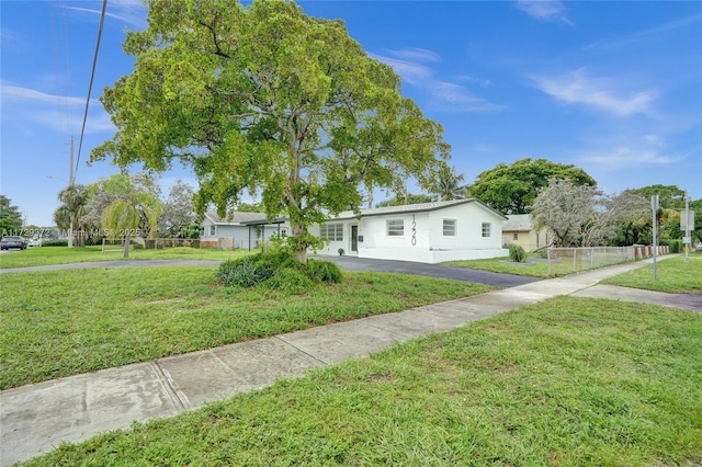 view of front of property with a front lawn