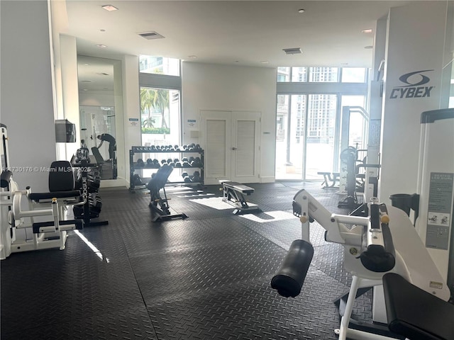 workout area with visible vents, floor to ceiling windows, and a wealth of natural light