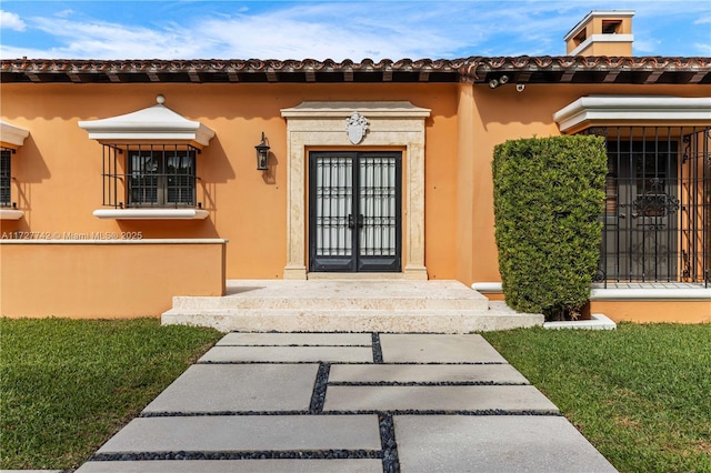 entrance to property with a yard