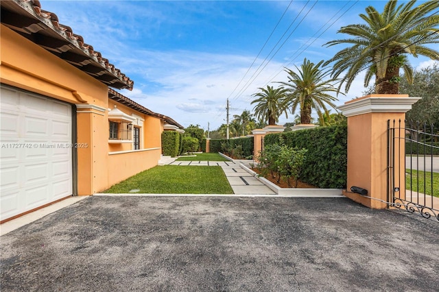 view of yard with a garage