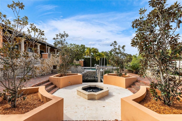 view of patio featuring a fire pit