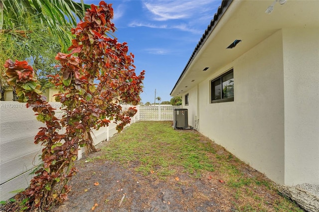 view of yard featuring cooling unit