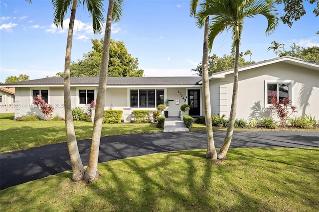 single story home featuring a front yard