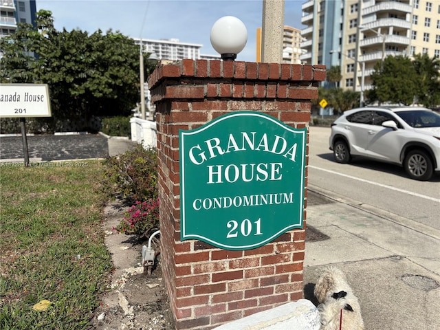 view of community / neighborhood sign